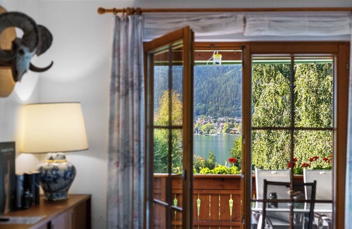 Altossiach House | Private lake house Ossiachersee Own bathing jetty - 4 bedrooms | 6 guests