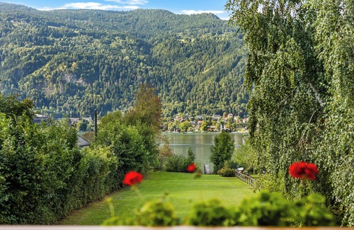 Altossiach House | Private lake house Ossiachersee Own bathing jetty - 4 bedrooms | 6 guests