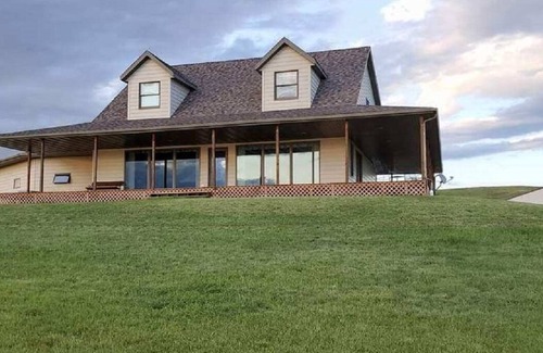 Pollock House | Private Lake House with 20 acres!
