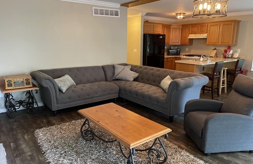 South Lyon Cottage | Private Lake -Northern Michigan without the drive!