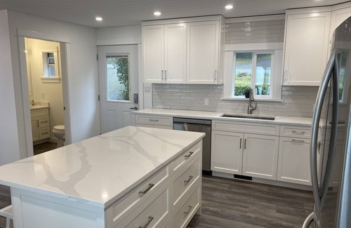 Sproat Lake House | Private lakefront house on beautiful Sproat Lake