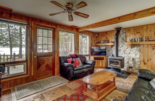 Head Lake Cottage | Private Lakefront Cottage on Rush Lake