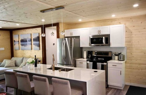 North Kawartha House | Private Lakefront Cottage on Chandos Lake