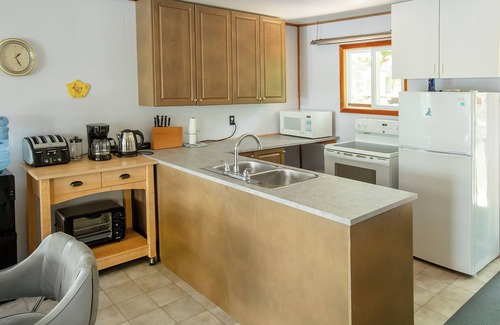 Frontenac Cottage | Private Lakefront Escape Near Frontenac Park – Unplug, Unwind, Relax!