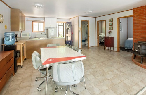 Frontenac Cottage | Private Lakefront Escape Near Frontenac Park – Unplug, Unwind, Relax!