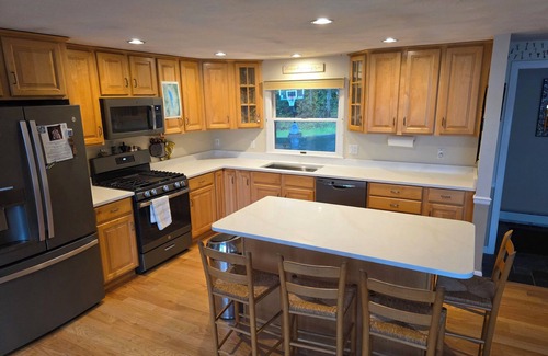 Windham House | Private Lakefront Home-Hot Tub-Great for Families-Large Yard-Quiet-Shallow Entry