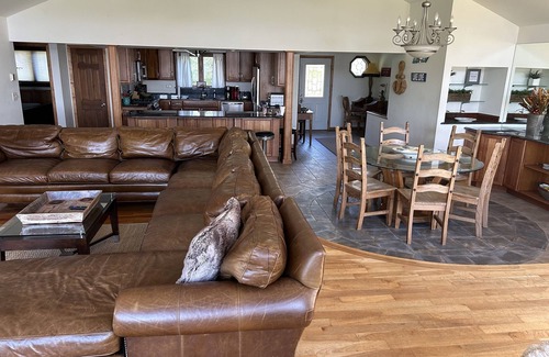 Richmond House | 🌲☀️Private Lakefront prop. With Kayaks And Paddleboard Boat Rental Optional☀️🌲