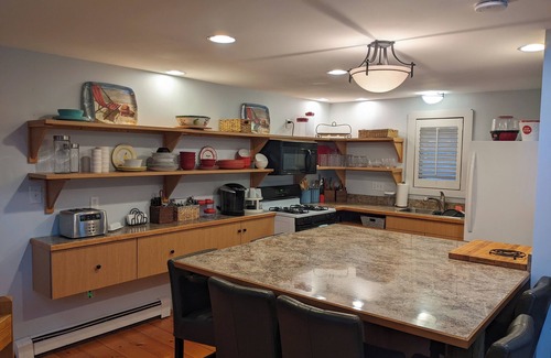 Weare House | Private Lakehouse Getaway for relaxing and fun!