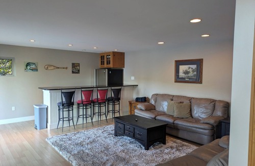 Weare House | Private Lakehouse Getaway for relaxing and fun!