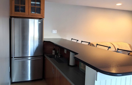 Weare House | Private Lakehouse Getaway for relaxing and fun!