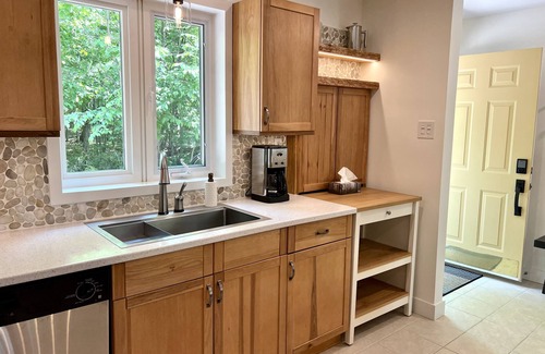 Whitestone Cottage | Private Lakehouse Retreat in Whitestone