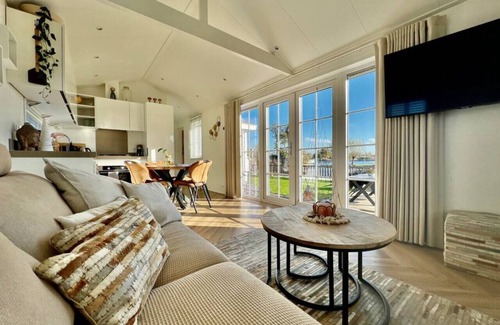 Vinkeveen Apartment | Private Lakeside house with sauna - near Amsterdam