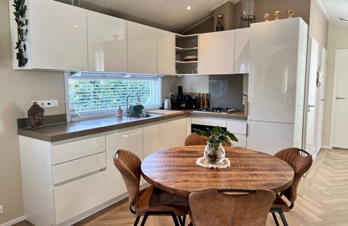 Vinkeveen Apartment | Private Lakeside house with sauna - near Amsterdam