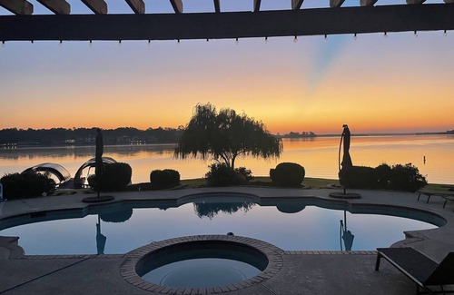 Montgomery House | Private Lakeside Resort with Unobstructed views of Lake Conroe.