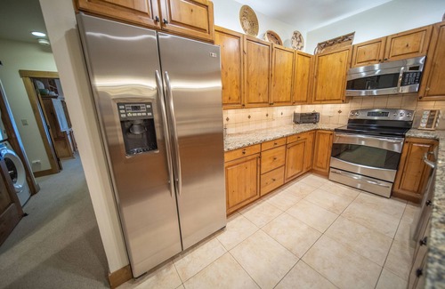 Mountain House Condo | Private landry and quick walk to the slopes!