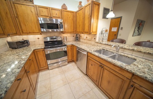 Mountain House Condo | Private landry and quick walk to the slopes!