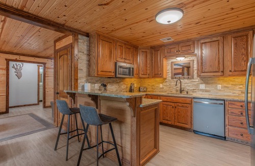 Ardmore Cabin | Private Large Cabin Retreat Near Lake Murray Oklahoma. Clean and Well Maintained
