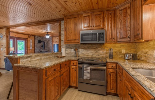Ardmore Cabin | Private Large Cabin Retreat Near Lake Murray Oklahoma. Clean and Well Maintained