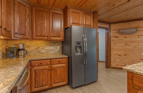 Ardmore Cabin | Private Large Cabin Retreat Near Lake Murray Oklahoma. Clean and Well Maintained