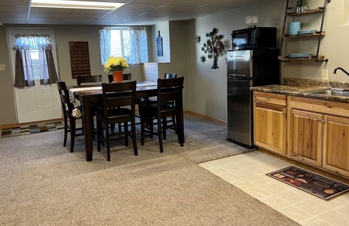 Otterbien Home House | Private Large Suite, cozy, quiet & close to I-75