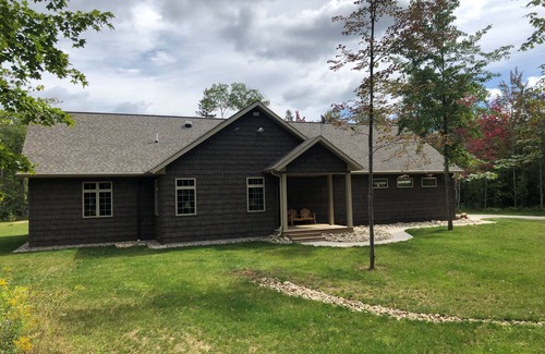 Arnold House | Private lodge on150 acres, centrally located to explore UP