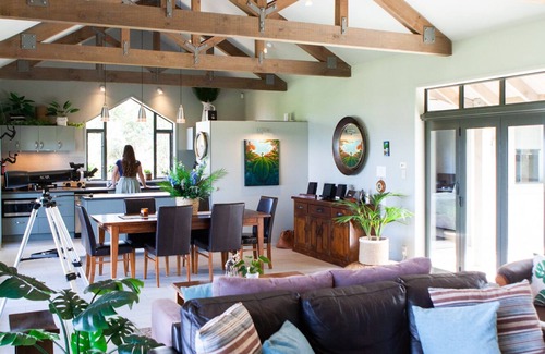 Waihi Cabin | Private Lodge with exquisite coastal views