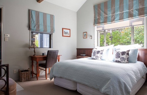 Waihi Cabin | Private Lodge with exquisite coastal views