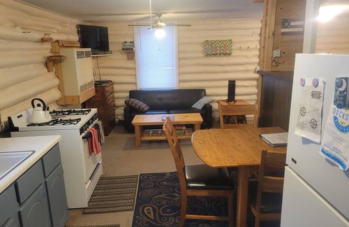 Alden Cabin | Private Log Cabin, 4 min walk to Torch Lake