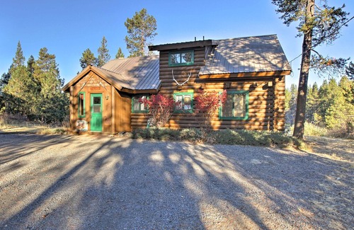 Oregon Water Wonderland Cabin | Private Log Cabin in Bend w/ Deschutes River View!
