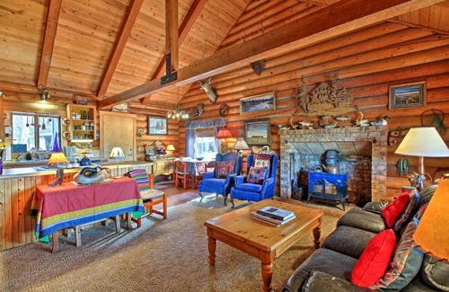 Oregon Water Wonderland House | Private Log Cabin in Bend with Deschutes River View!