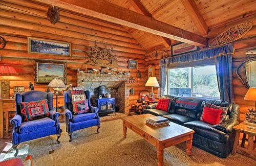 Oregon Water Wonderland House | Private Log Cabin in Bend with Deschutes River View!