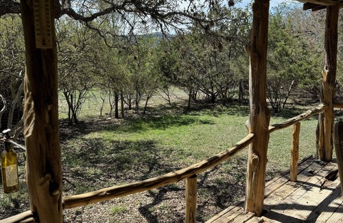 Comfort Cabin | Private log cabin in the country w/big front porch, fenced yard in Comfort.