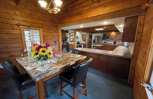 South Butler Cabin | Private Log Cabin Near Lake Ontario