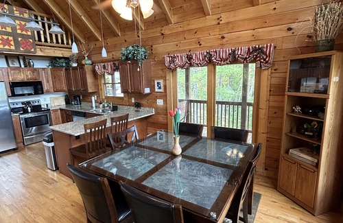 The Meadows At Lake James Station House | PRIVATE LOG CABIN WITH INCREDIBLE VIEW - ONLY 4 MILES TO LAKE JAMES -