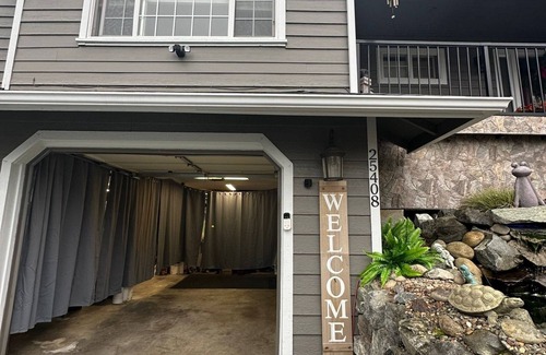 Graham House | Private Lower Level 1 Bed. HotTub,Sauna,Gym