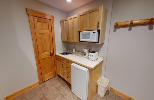 Lutsen House | Private Lux 5-Bedroom Ski-In/Ski-Out Resort Home @ Lutsen with Lake Views.