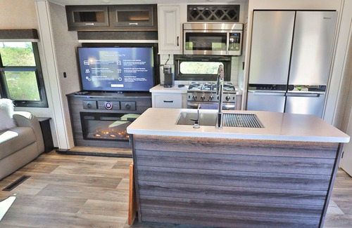 Tanque Verde House | Private Luxurious RV nestled at the base of majestic Mount Lemmon