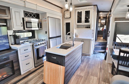 Tanque Verde House | Private Luxurious RV nestled at the base of majestic Mount Lemmon