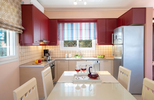 Katouna Villa | Private, luxurius, serene, pool, seaviews, family/pet friendly