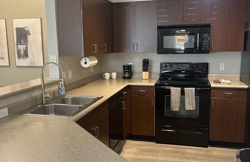 The Colony Apartment | PRIVATE LUXURY APARTMENT with THE ADVANTAGE OF RESORT-LIKE AMENITIES