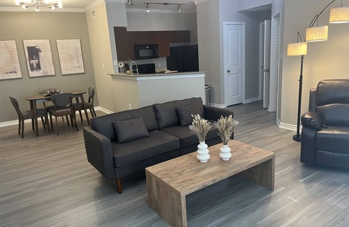The Colony Apartment | PRIVATE LUXURY APARTMENT with THE ADVANTAGE OF RESORT-LIKE AMENITIES