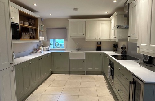 Skipton House | PRIVATE LUXURY Barn Stay with Hot Tub and OUTDOOR ENTERTAINMENT, YORKSHIRE DALES