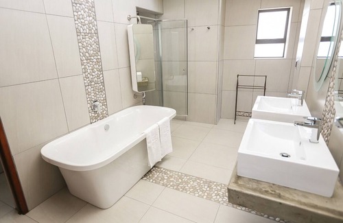 Phumelela Bed & Breakfast | Private luxury chalet in the N.Eastern Free State grasslands
