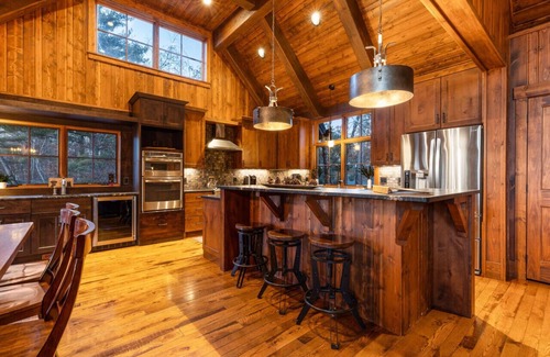 Nisswa House | Private Luxury Compound on the Gull Lake Chain with Theater, Tennis, Sauna, Hot Tub (25+ pp.)