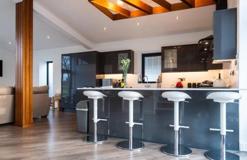 Radbourne House | PRIVATE LUXURY BARN IN ITS OWN 0.75ACRES