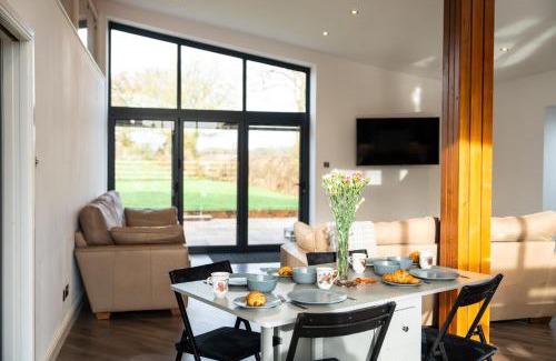 Radbourne House | PRIVATE LUXURY BARN IN ITS OWN 0.75ACRES