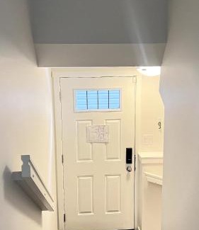 Transcona Apartment | Private luxury Guest Suite in Winnipeg, Separate Entrance and Free Parking