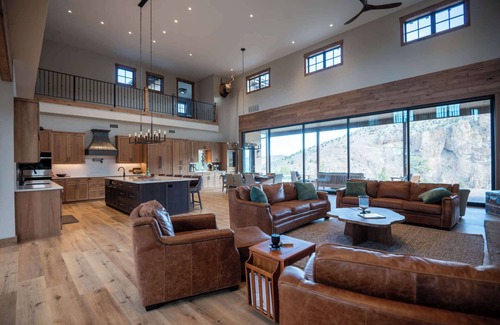 Terrebonne House | Private Luxury Home On Crooked River