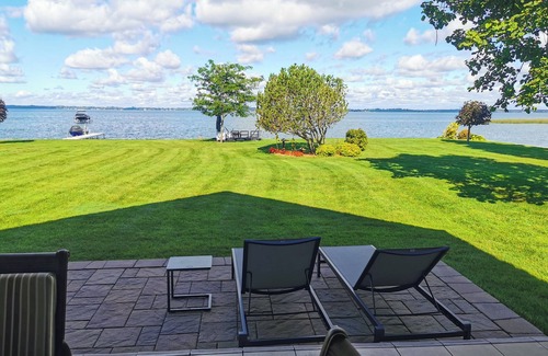 Saint-Anicet House | Private Luxury Lakefront Paradise – Big Garden, Dream Views, Perfect Setting
