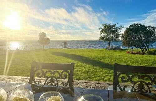 Saint-Anicet House | Private Luxury Lakefront Paradise – Big Garden, Dream Views, Perfect Setting